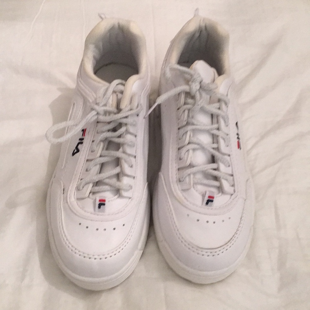 white fila disruptors
